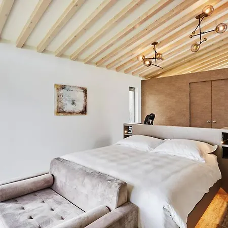 Villa Calanque, *